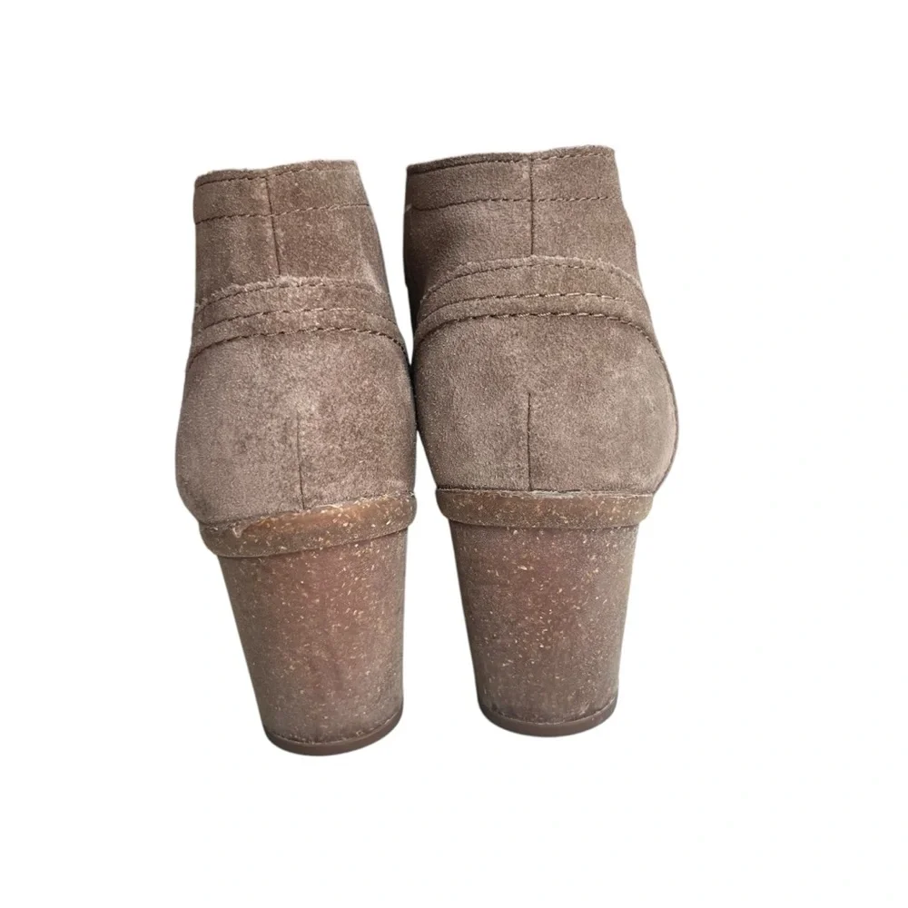 Clarks Artisan Women’s 9 Brown Suede Carleta Lyon Lace-Up Booties Ortho 60892557